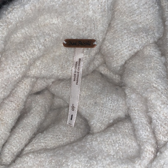 Free People // Stormy Pullover {Neutral Color}🌛 - Picture 5 of 11